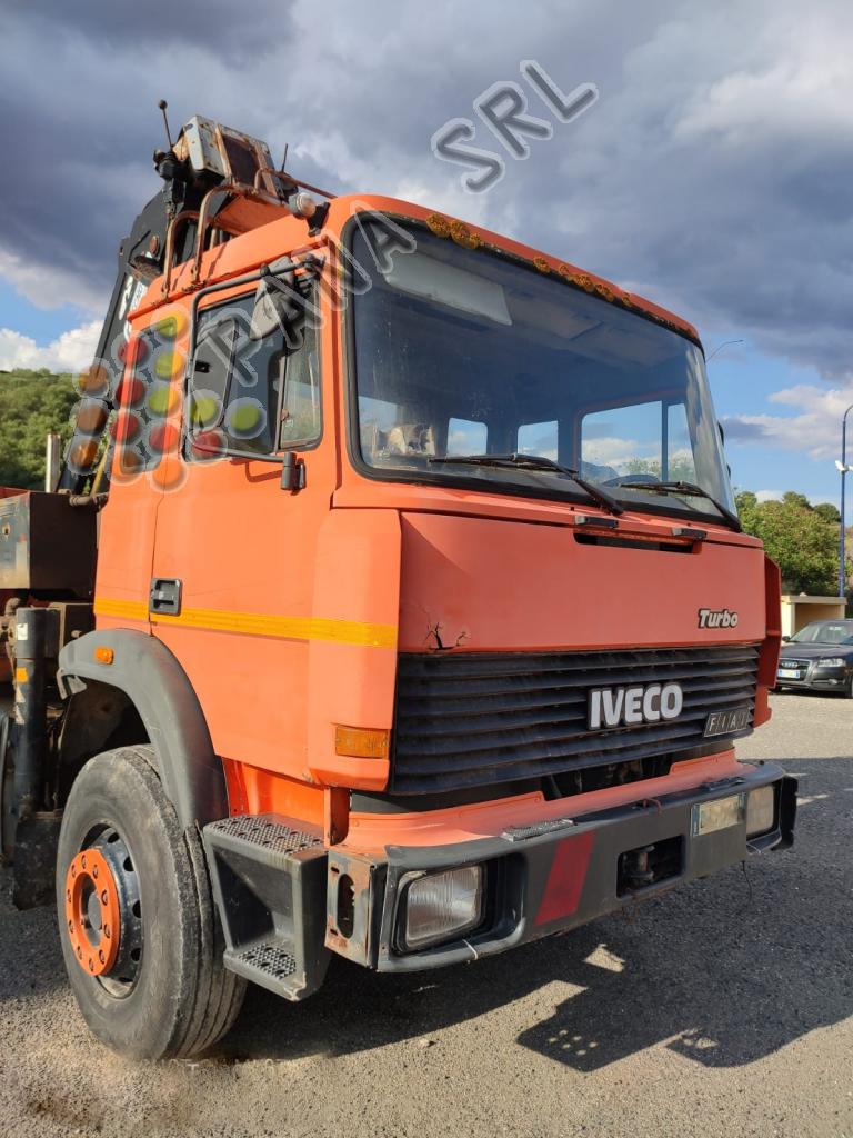 IVECO 190 26 (Categoria: Camion Gru)