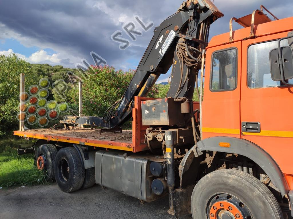 IVECO 190 26 (Categoria: Camion Gru)