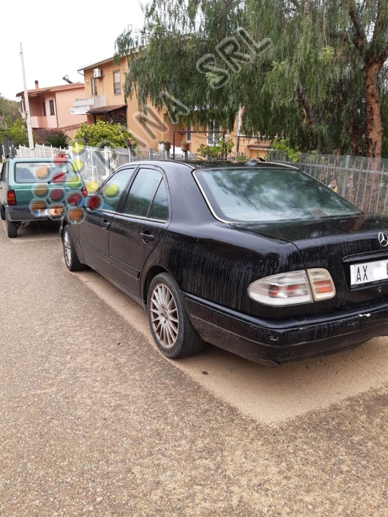 MERCEDES BENZ 210 (Categoria: Autovetture)