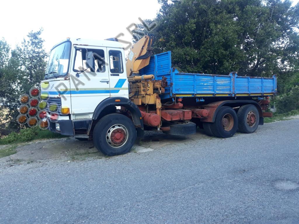 IVECO 180 26 (Categoria: Camion Gru)