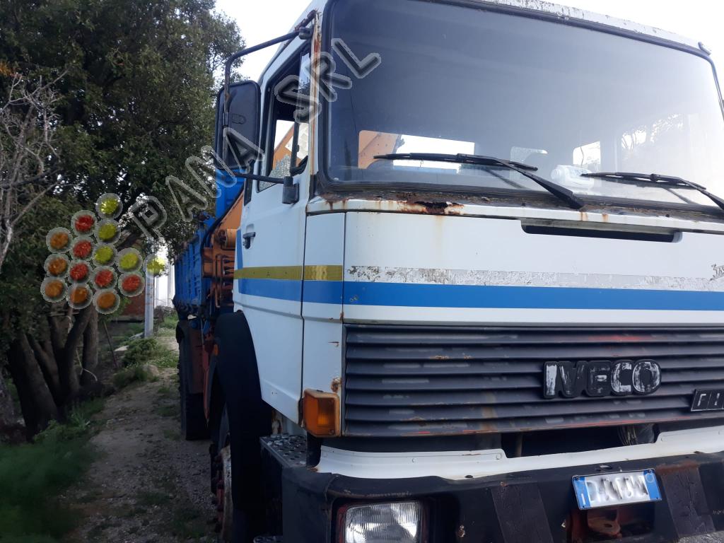 IVECO 180 26 (Categoria: Camion Gru)