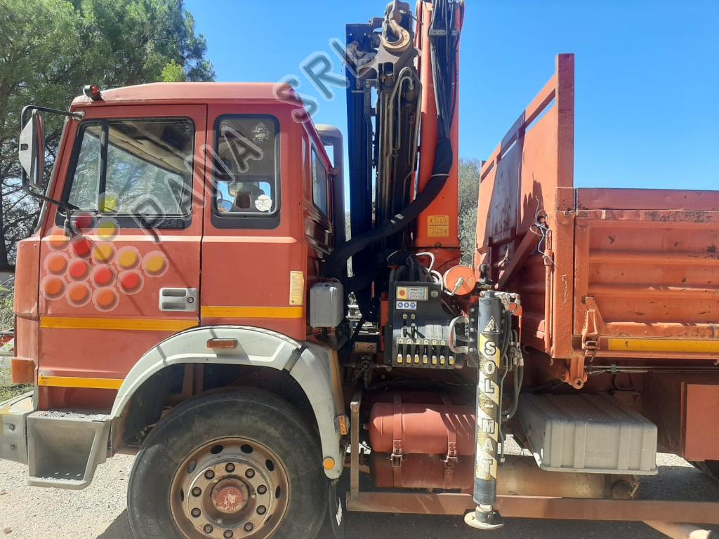 IVECO 175 24 (Categoria: Camion Gru)