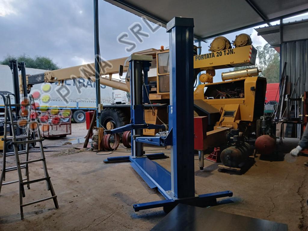 PONTE SOLLEVATORE AUTO RAVAGLIOLI KP 121/3 (Categoria: Attrezzature varie)
