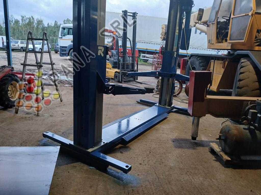 PONTE SOLLEVATORE AUTO RAVAGLIOLI KP 121/3 (Categoria: Attrezzature varie)