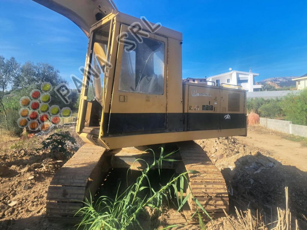 CATERPILLAR 215 B (Categoria: Escavatori)