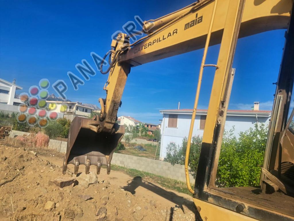 CATERPILLAR 215 B (Categoria: Escavatori)