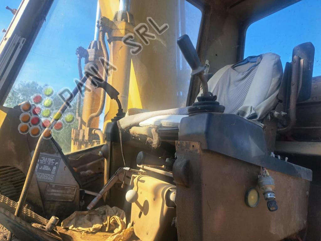 CATERPILLAR 215 B (Categoria: Escavatori)